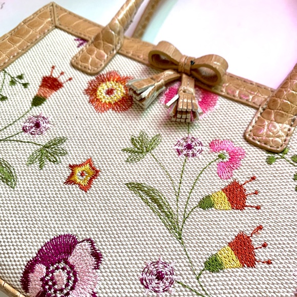 Embroidered Floral Tan coloured Handbag - Liz Claiborne - Picture 8 of 10